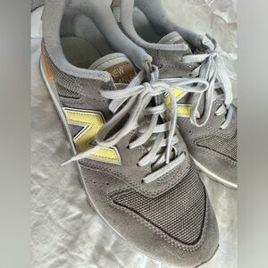 New Balance 996 women’s athletic shoes
